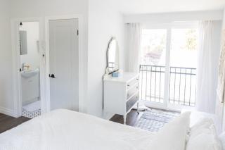 Fully Private 3 bdrm Suite The Winchester - Burlington - 1
