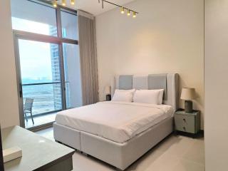 Jumeirah Lake Towers Stunning lake view Apartment MBL Royal Managed by SunnyHomes - 8
