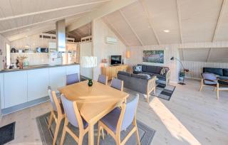 2 Bedroom Beach Front Home In Sjølund - Sjølund - 8