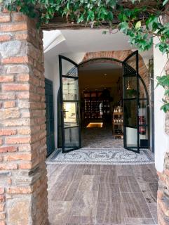 Elysium Luxury Stays & Restaurant - 4