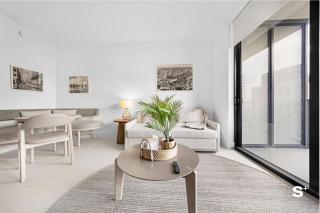 Elegant Downtown Living 1BR with City Views - Miami - 2