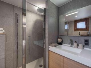 Chalet de Luxe avec Sauna et Jacuzzi, Proche Pistes et Centre de Courchevel - FR-1-563-142 - Courchevel - 3