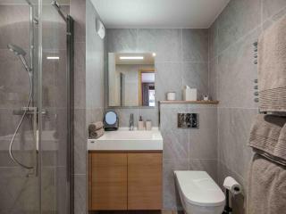 Chalet de Luxe avec Sauna et Jacuzzi, Proche Pistes et Centre de Courchevel - FR-1-563-142 - Courchevel - 1