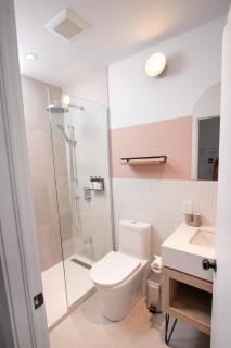 Studio #7 - Self Check-In - Plateau - St-Denis - Montreal - 6