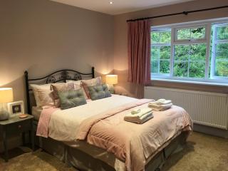 Leafy Suburban Bed and Breakfast - Northwood - 3