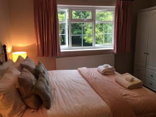 Leafy Suburban Bed and Breakfast - Northwood - 1