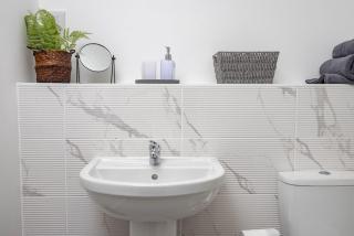 1 Bedroom Flat Near Bradford With Free Parking - 9