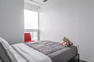 2BR Condo close to Eaton Center - 7