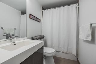 2BR Condo close to Eaton Center - 4