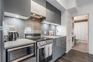 2BR Condo close to Eaton Center - 3