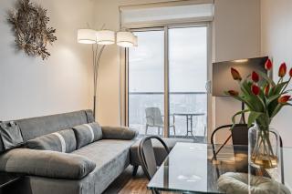 2BR Condo close to Eaton Center - 2