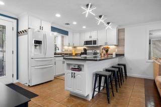 Million Dollar Views Bayshore Beach House with Opt RV Pads & More - Cedar - 7