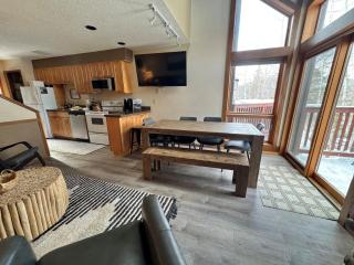 Cozy Townhome at Lutsen Mtn - Ski-in, Ski-out, Pool, Hot Tub, Fitness Center, resort amenities galore! - Lutsen - 3
