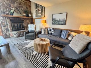 Cozy Townhome at Lutsen Mtn - Ski-in, Ski-out, Pool, Hot Tub, Fitness Center, resort amenities galore! - Lutsen - 1