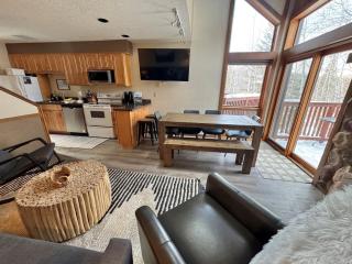 Cozy Townhome at Lutsen Mtn - Ski-in, Ski-out, Pool, Hot Tub, Fitness Center, resort amenities galore! - Lutsen - 5