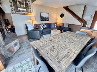 Cozy Townhome at Lutsen Mtn - Ski-in, Ski-out, Pool, Hot Tub, Fitness Center, resort amenities galore! - Lutsen - 2