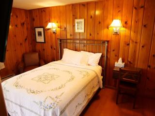 Ludington Blue Spruce Inn - 4