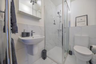 Luxury One Bedroom Apartment St Albans By Central Stays Short Lets & Serviced Accommodation With Free Parking - Saint Albans - 1