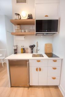 Studio #6 - Self Check-In - Plateau - St-Denis - Montreal - 9