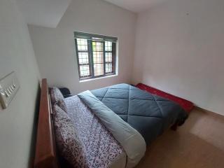 Sallyies Homestay Gust House - Kottayam - 3