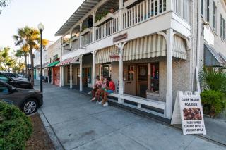The Peachy Palm Luxurious Island Retreat Near the Beach & Everything! - Saint Simons Island - 6