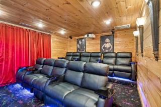 Million Views Theater Hot Tub Game Room - Gatlinburg - 2