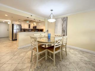 Oceanfront Condo Sleeps 6 Walk To Beach Pool - Clearwater Beach - 6