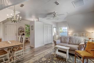 Adorable Dog Friendly Garage Apartment in the Historic District of Old Town - Fernandina Beach - 0