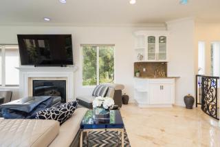 Luxury Modern w/ Great LA Views - 4