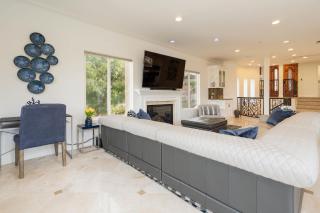 Luxury Modern w/ Great LA Views - Woodland Hills - 2