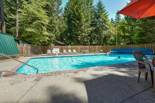 Marshall's Cabin in Rhododendron - 6