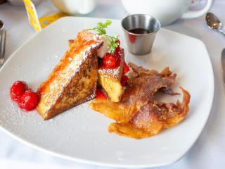Ultra Close to Clifton Hill and the Falls & Wonderful Free Breakfast Delivered Daily - Niagara Falls - 4