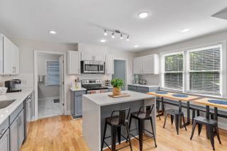 GATHERING HOUSE IN HISTORIC OAKWOOD - Raleigh - 5