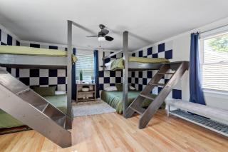 GATHERING HOUSE IN HISTORIC OAKWOOD - Raleigh - 1