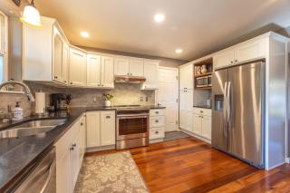 Adorable Remodeled Quiet Near Town Fenced Yard Pet Friendly 4353 - 9