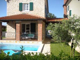 Großzügiges Ferienhaus Mit Pool Und Sonnenterrasse - Buici - 9