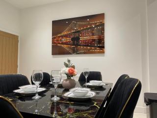 Luxe Stays - Hot Tub - Sleeps 6 - Nottingham - 1