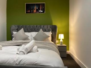 Luxe Stays - Hot Tub - Sleeps 6 - Nottingham - 3