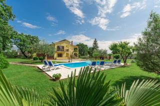 Ferienwohnung mit Pool für 4-5 Personen, großem Garten, unweit von Porec und Strand - Poreč - 0