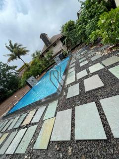 MOUNTAIN BREEZE VILLa - Lonavala - 8
