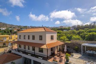 Großes Ferienhaus mit Terrasse, Garten und Panoramablick - El Paso - 0
