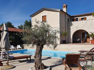 Neues Haus mit vier Schlafzimmern, eigenem Pool und großem Garten - Čabrunići - 3