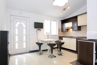 Ferienapartment Mit Balkon Für Fünf Personen - Gornji Karin - 8