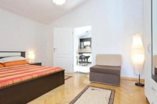 Ferienapartment Mit Balkon Für Fünf Personen - Gornji Karin - 9
