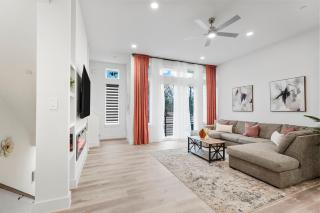 Modern 2BR l Pet-Friendly l Private Baths - Dallas - 8
