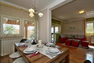 Ferienhaus mit Pool und zahlreichen Annehmlichkeiten für einen entspannten Familienurlaub - Buje - 3