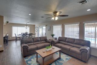 2 Mi to Lake Havasu Private Oasis with Pool and Views - 7