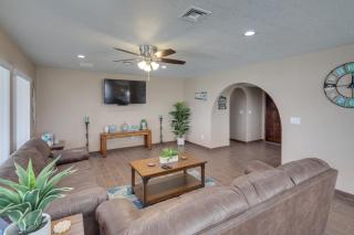 2 Mi to Lake Havasu Private Oasis with Pool and Views - 6