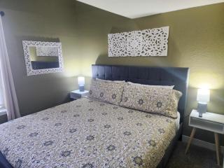 2BR Cozy Condo - Centrally Located - Stairs Required - FREE TICKETS INCLUDED - FC27-6 - 9