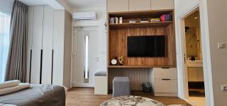 EJ's Central Hub - 8